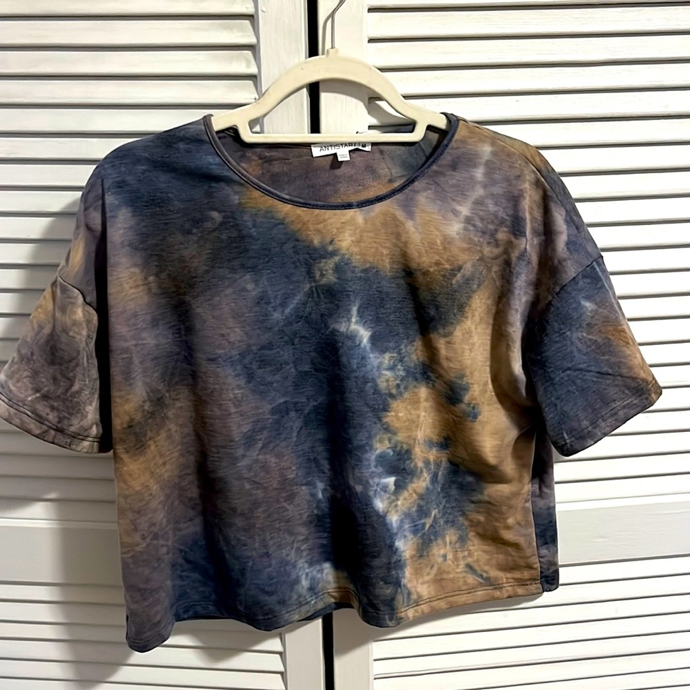 NWT Antistar tie-dyed crop tshirt (blues, purples, caramel colors) size medium.